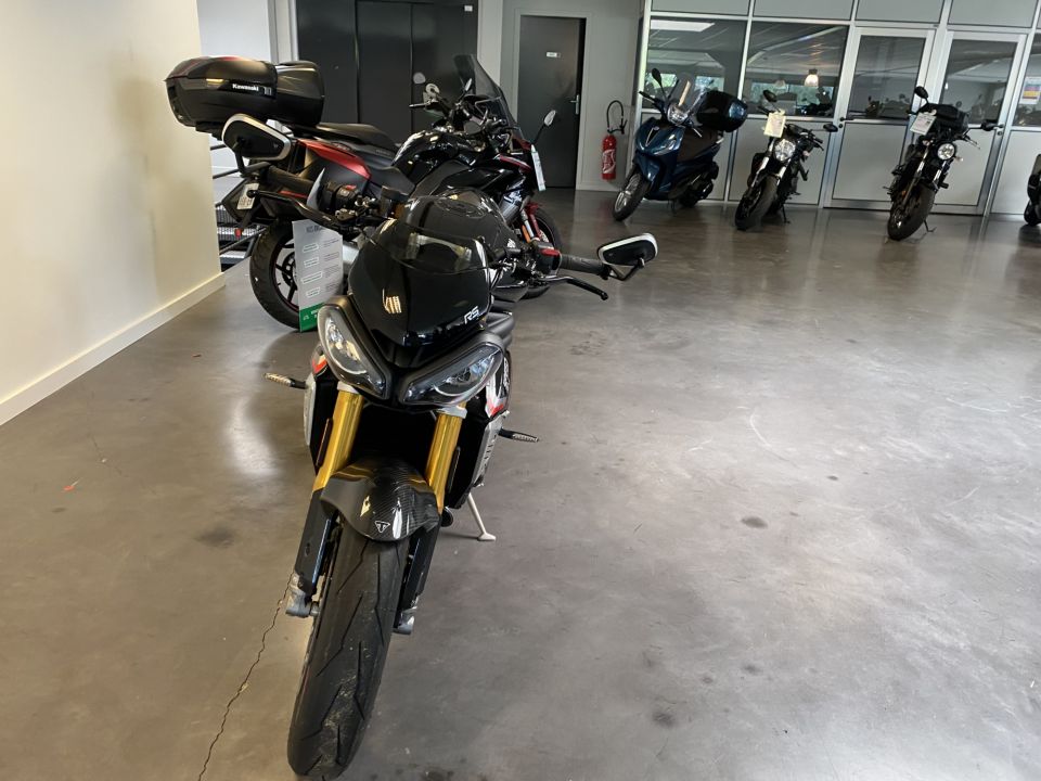 TRIUMPH SPEED TRIPLE 1200 RS 4