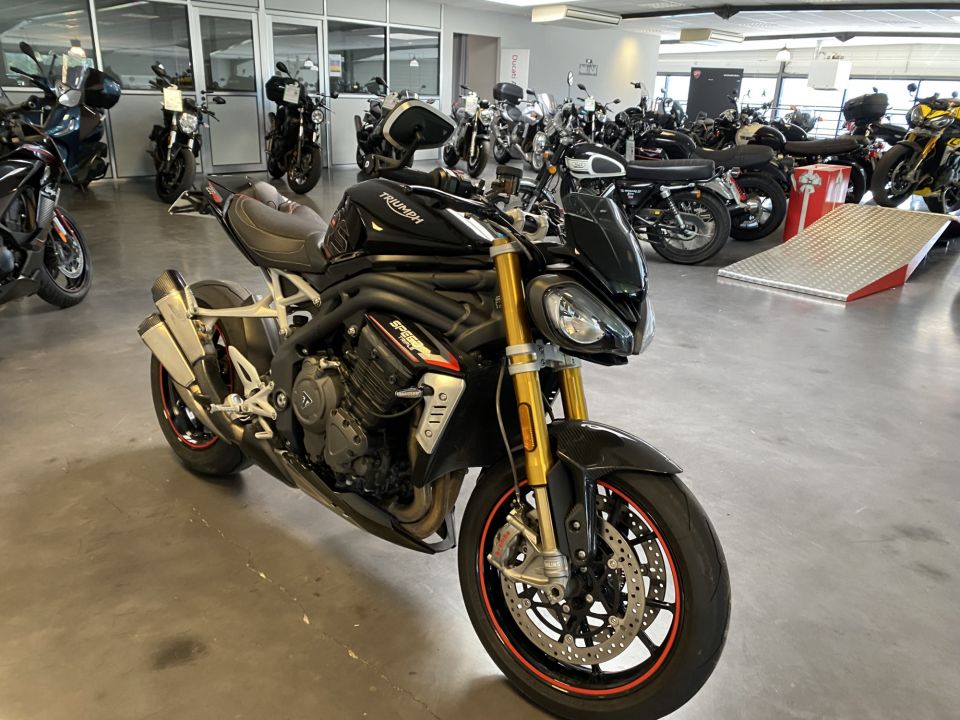 TRIUMPH SPEED TRIPLE 1200 RS 4