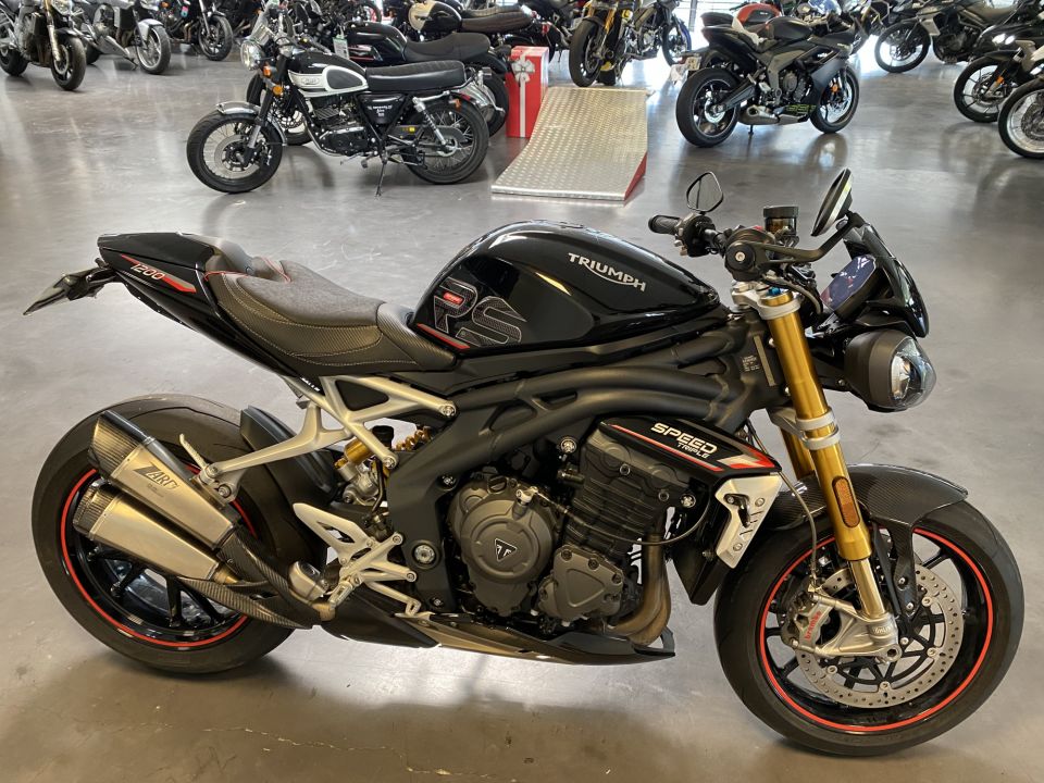 TRIUMPH SPEED TRIPLE 1200 RS 4