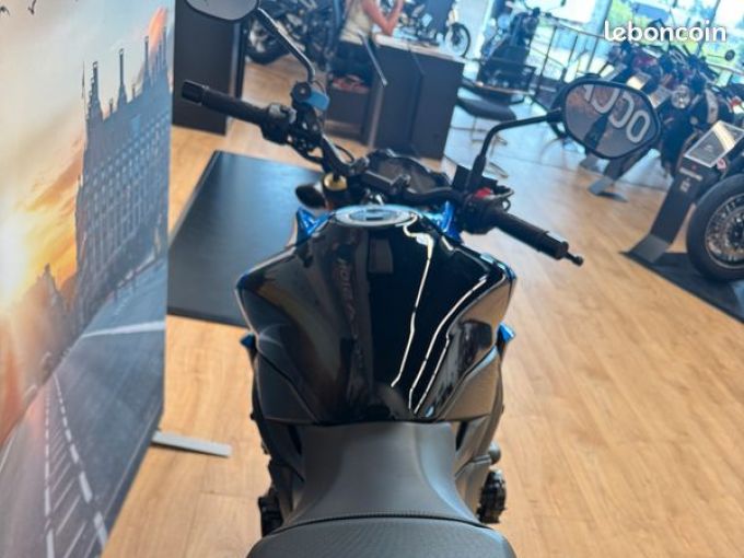 SUZUKI GSX-S 750 4