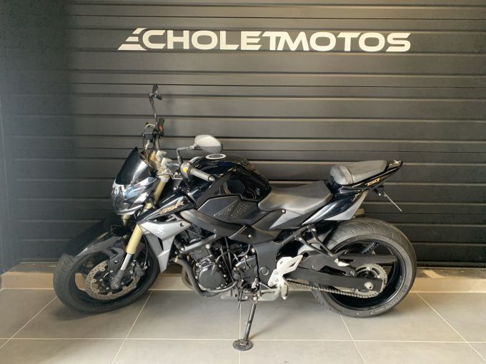 SUZUKI GSR 750 4