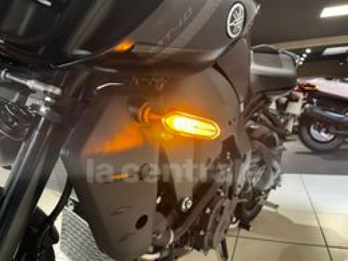 YAMAHA MT-10 4