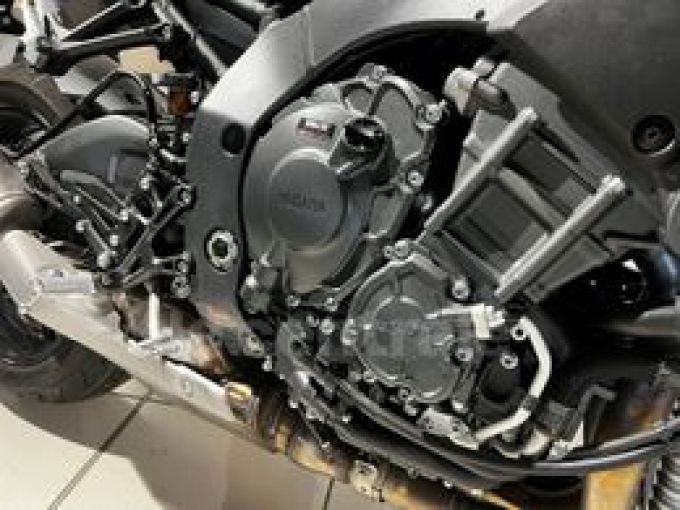 YAMAHA MT-10 4