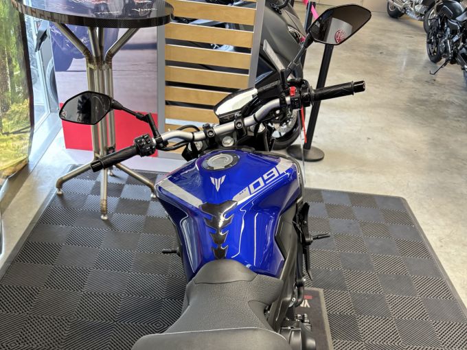 YAMAHA MT-09 4