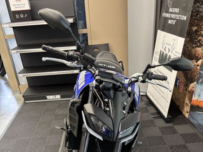 YAMAHA MT-09 4