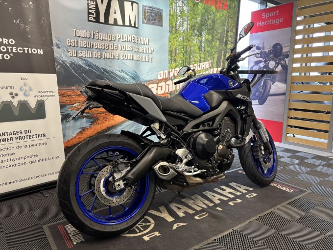 YAMAHA MT-09 4