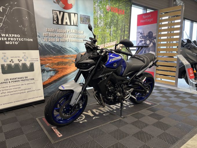 YAMAHA MT-09 4