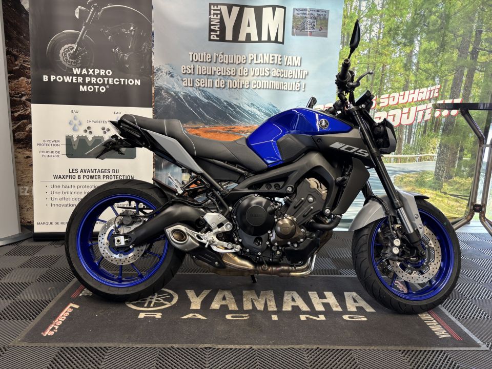 YAMAHA MT-09 4
