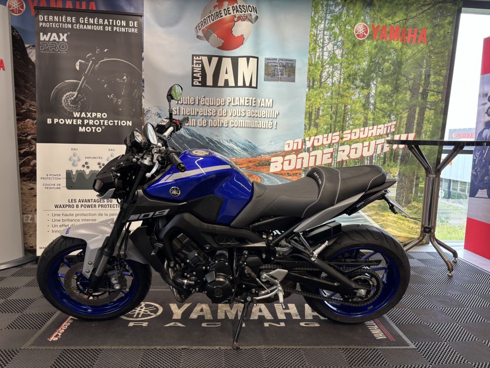 YAMAHA MT-09 4