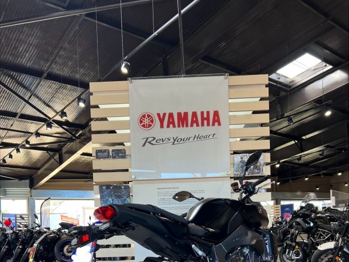 YAMAHA MT-10 4