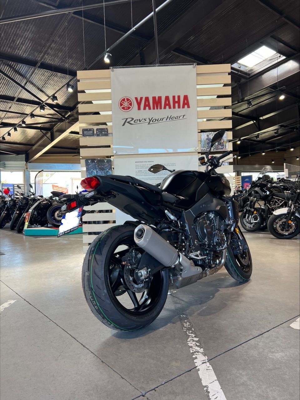YAMAHA MT-10 4