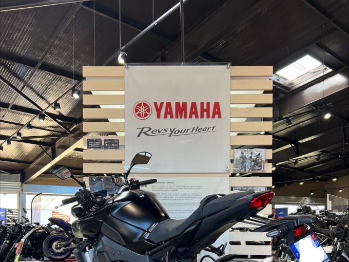 YAMAHA MT-10 4