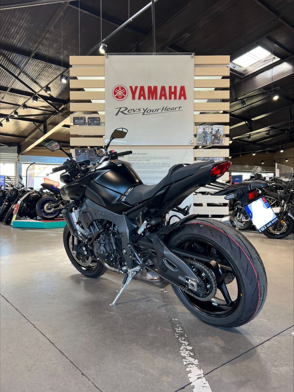YAMAHA MT-10 4