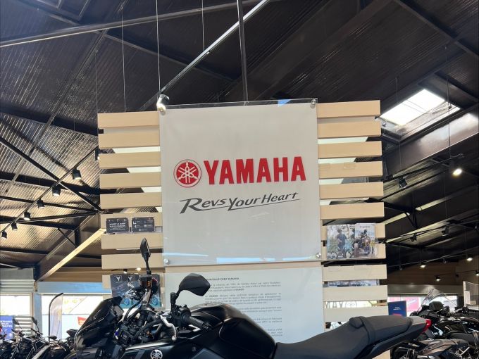 YAMAHA MT-10 4