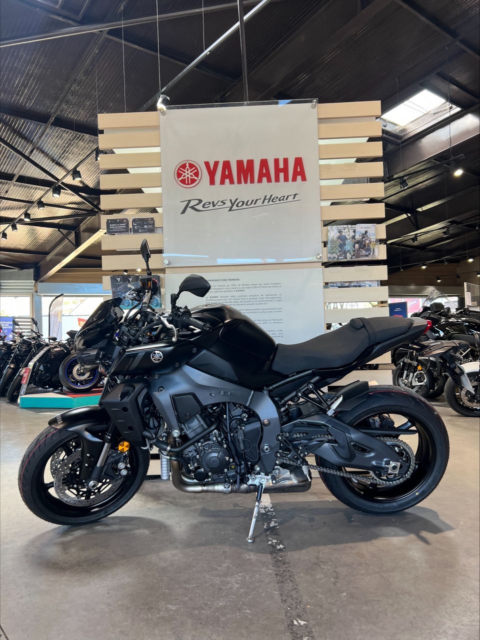 YAMAHA MT-10 4