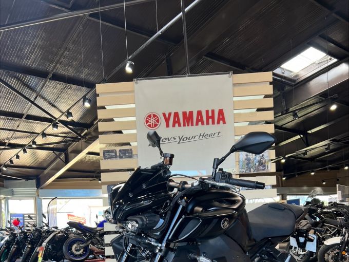 YAMAHA MT-10 4