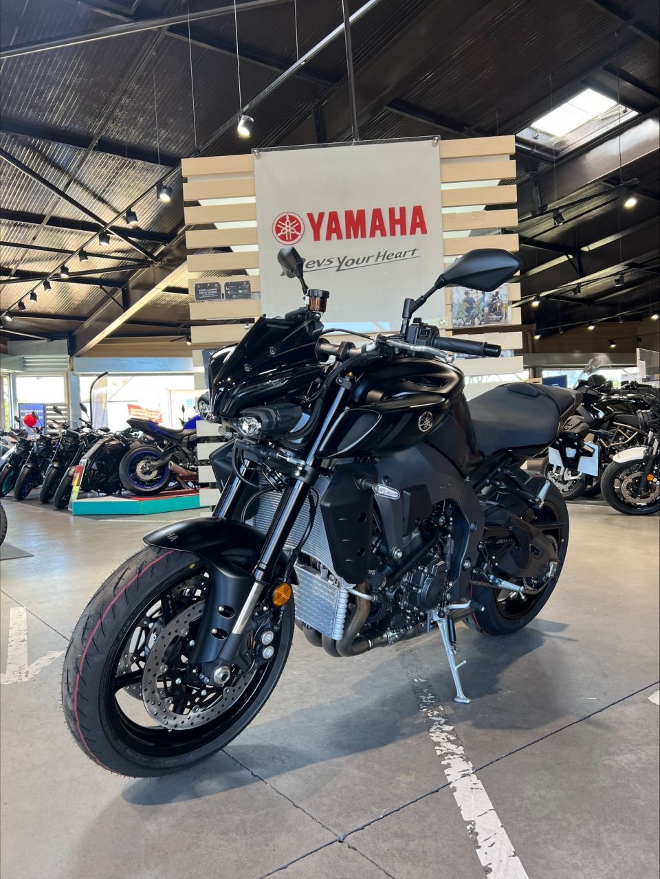 YAMAHA MT-10 4