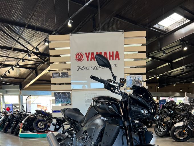 YAMAHA MT-10 4