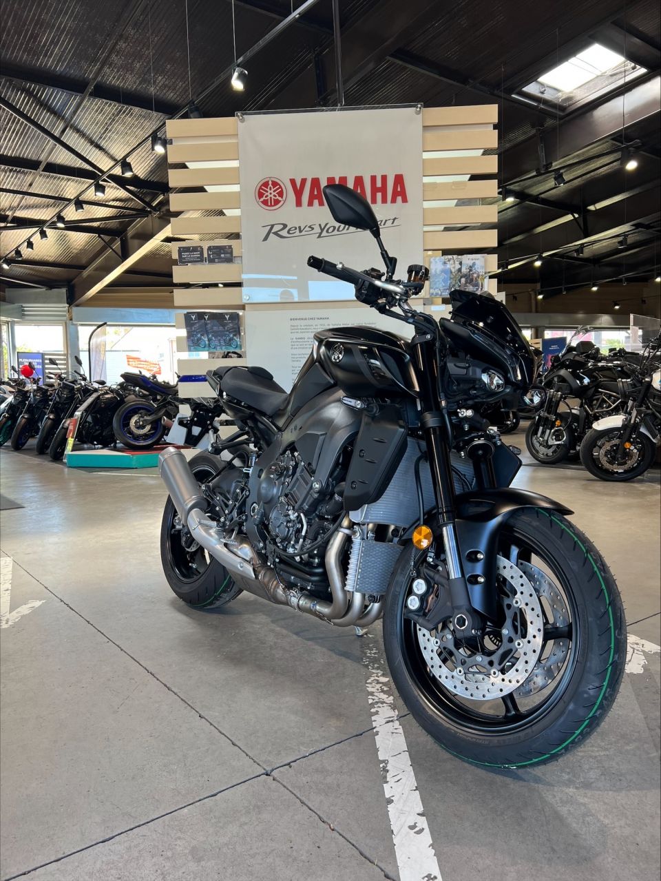 YAMAHA MT-10 4