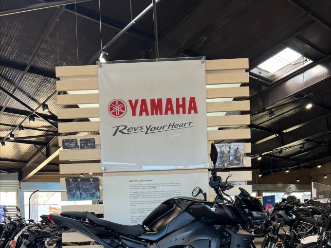 YAMAHA MT-10 4