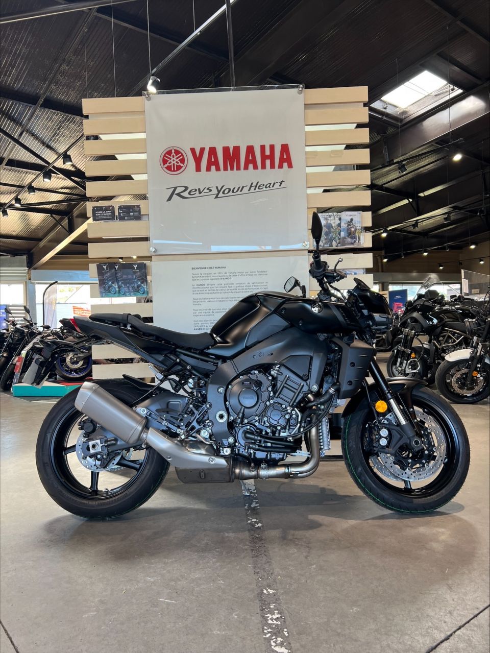 YAMAHA MT-10 4