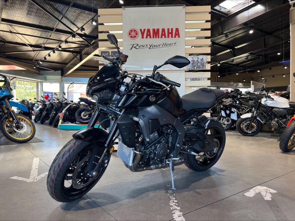 YAMAHA MT-10 4