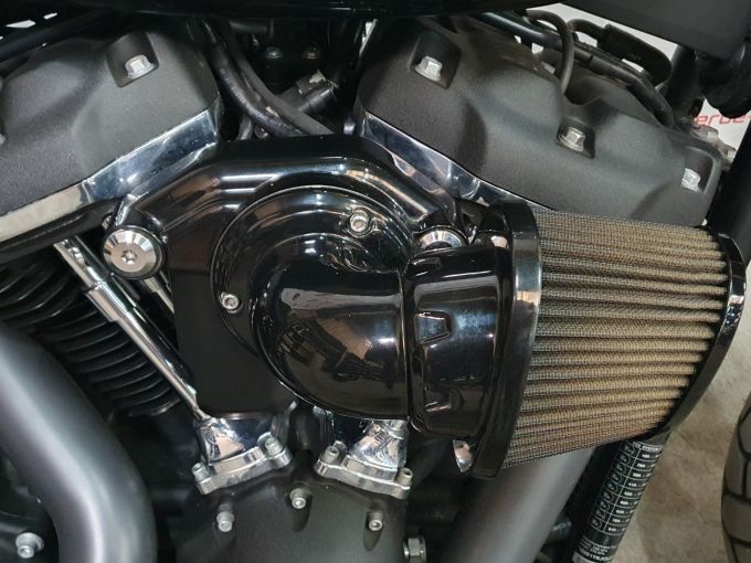 HARLEY-DAVIDSON SOFTAIL FAT BOB 1745 4