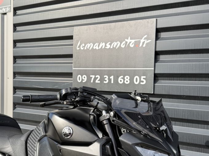 YAMAHA MT-09 4