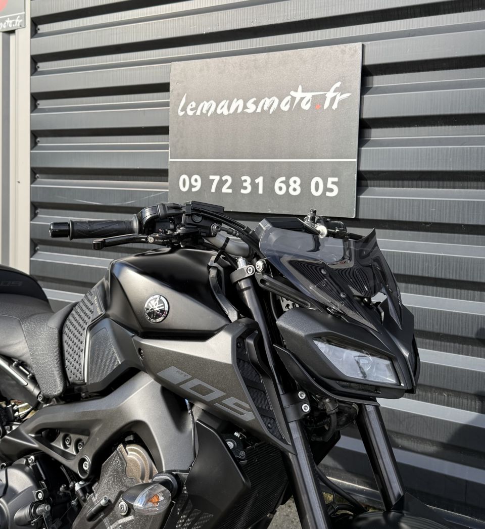 YAMAHA MT-09 4