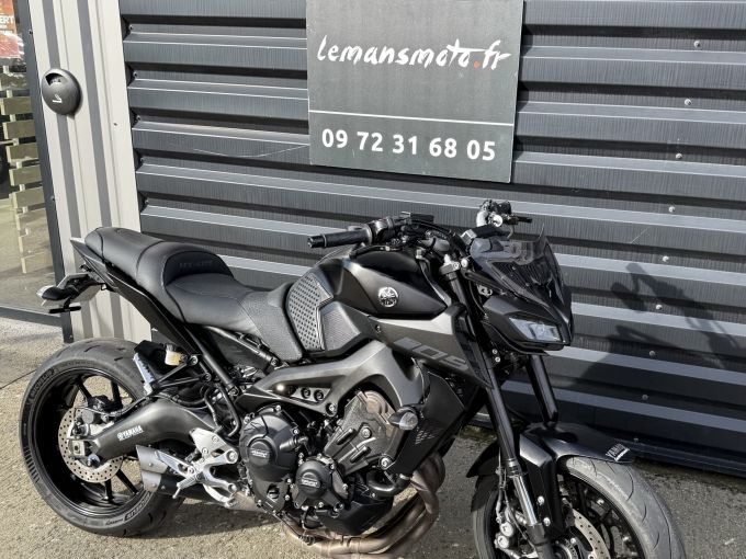 YAMAHA MT-09 4