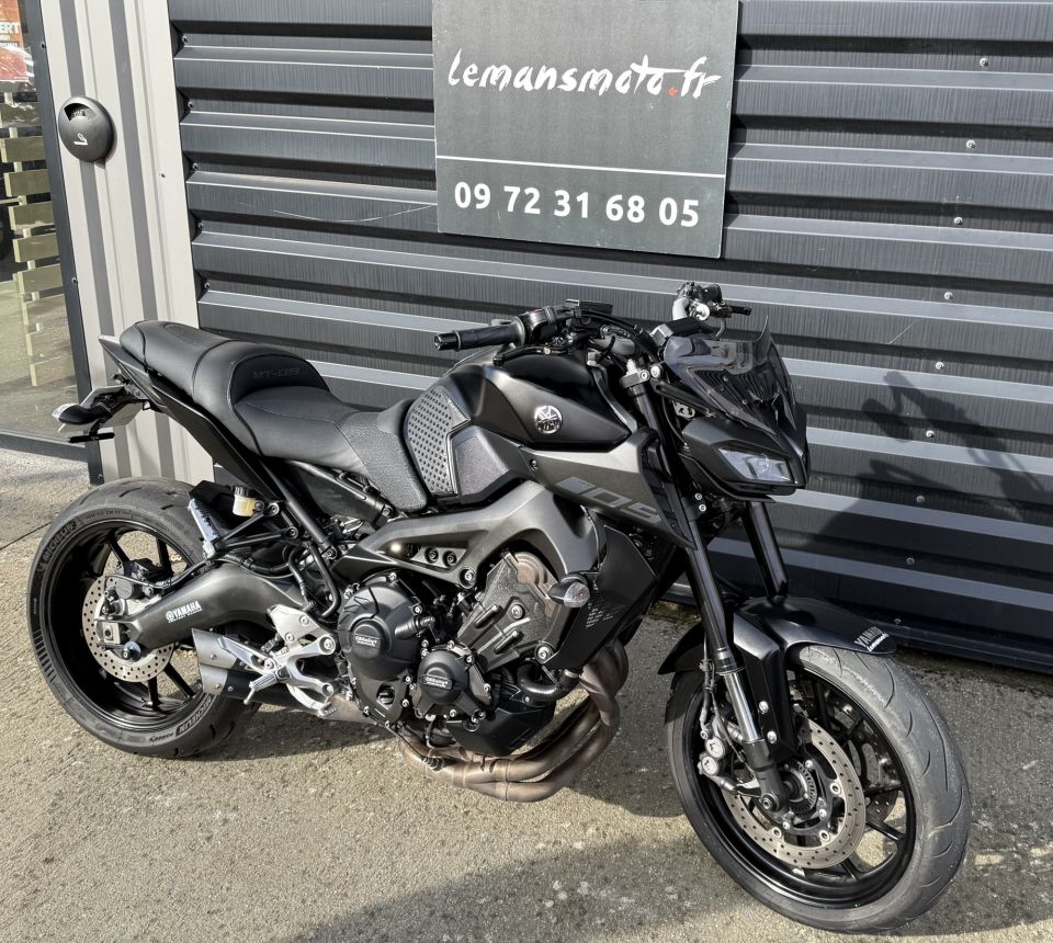 YAMAHA MT-09 4