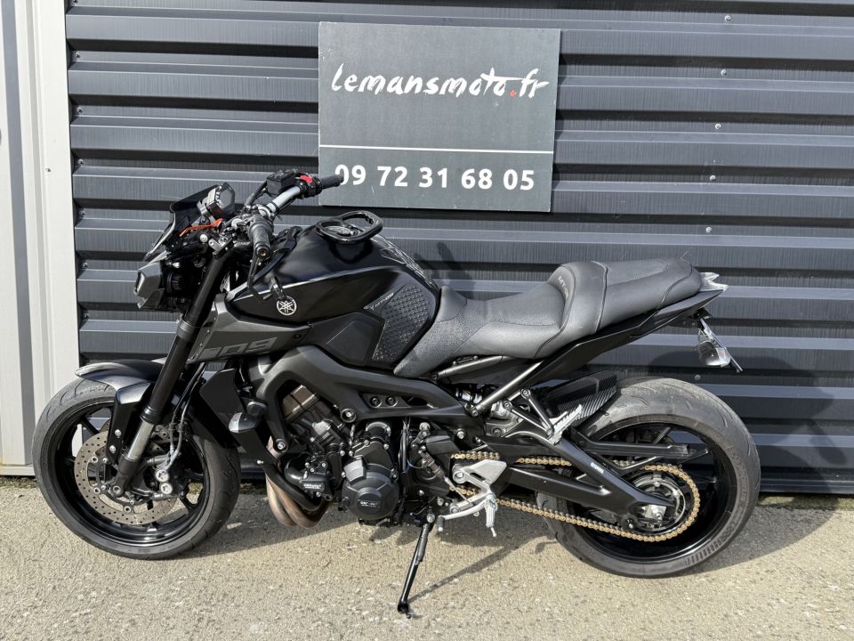 YAMAHA MT-09 4