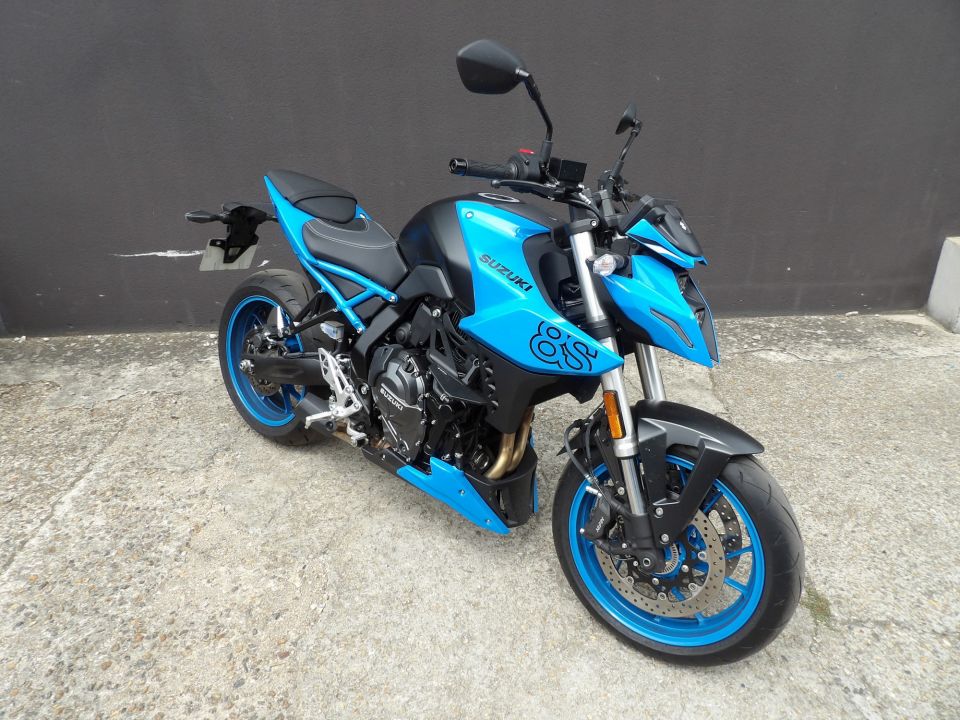 SUZUKI GSX-8S A2 4