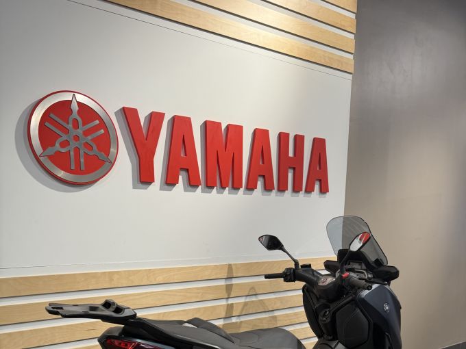 YAMAHA XMAX 300 Tech Max 4