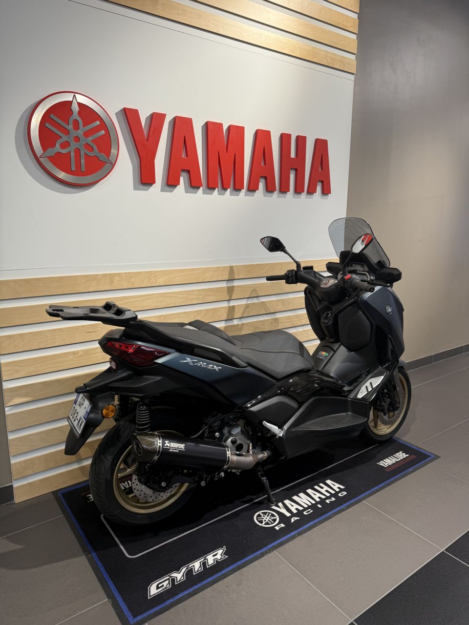 YAMAHA XMAX 300 Tech Max 4