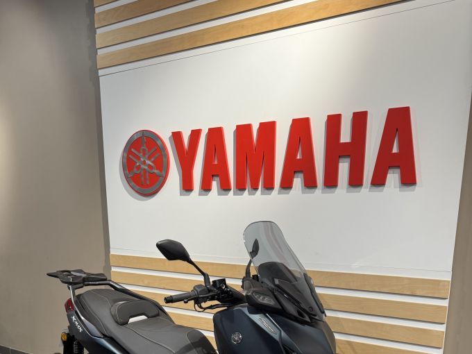 YAMAHA XMAX 300 Tech Max 4