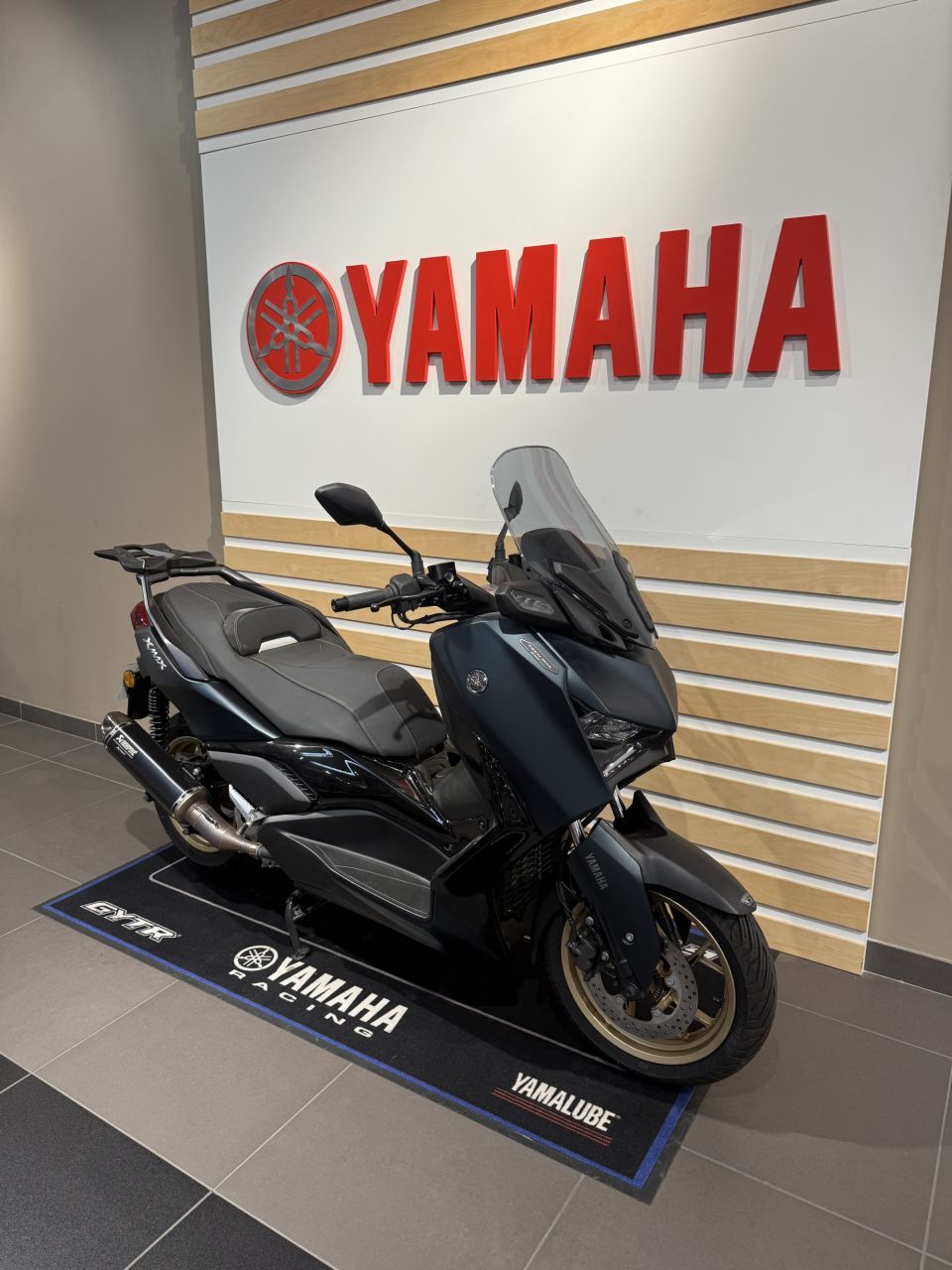 YAMAHA XMAX 300 Tech Max 4