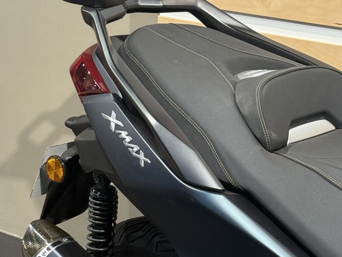 YAMAHA XMAX 300 Tech Max 4