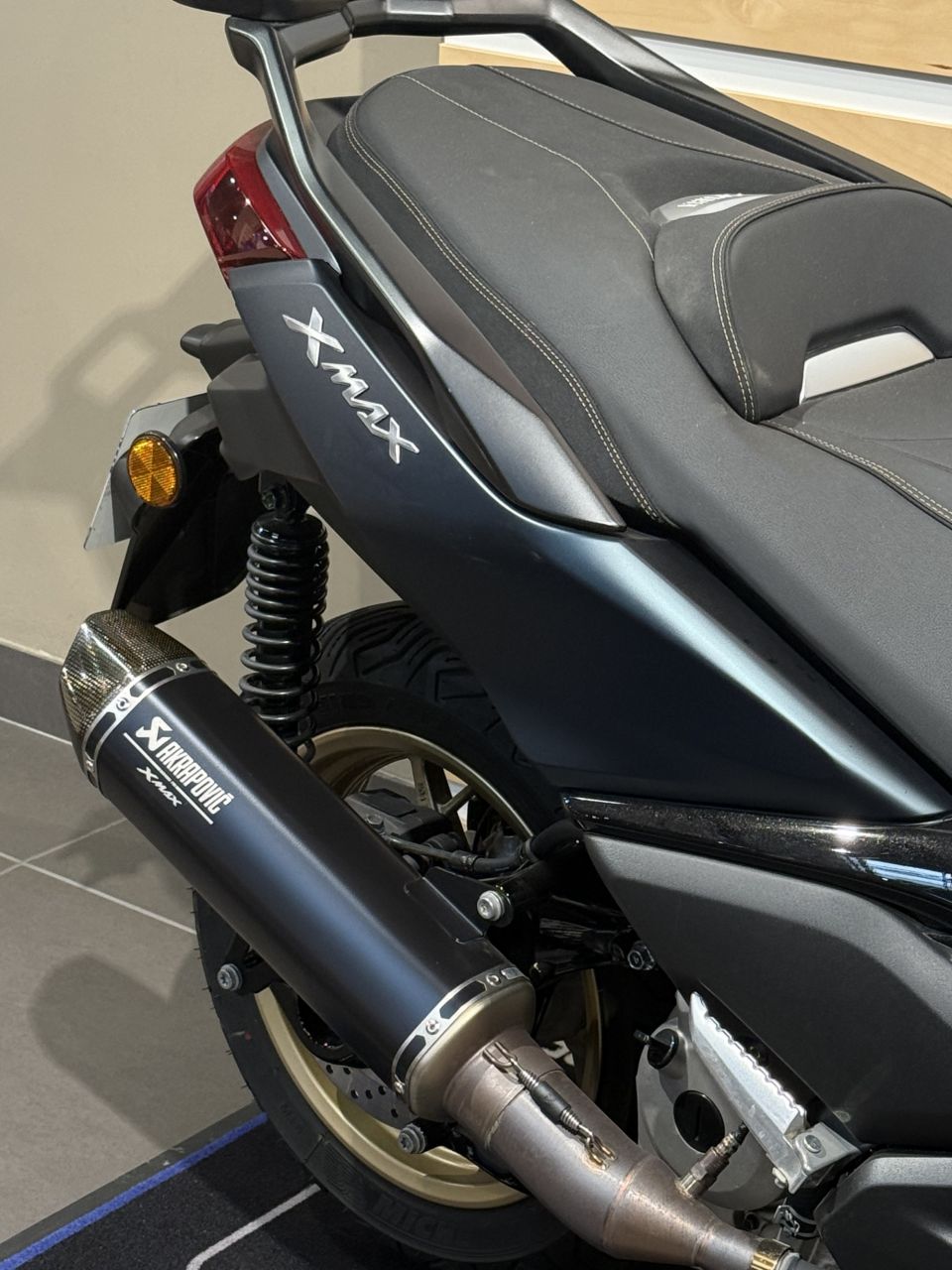 YAMAHA XMAX 300 Tech Max 4