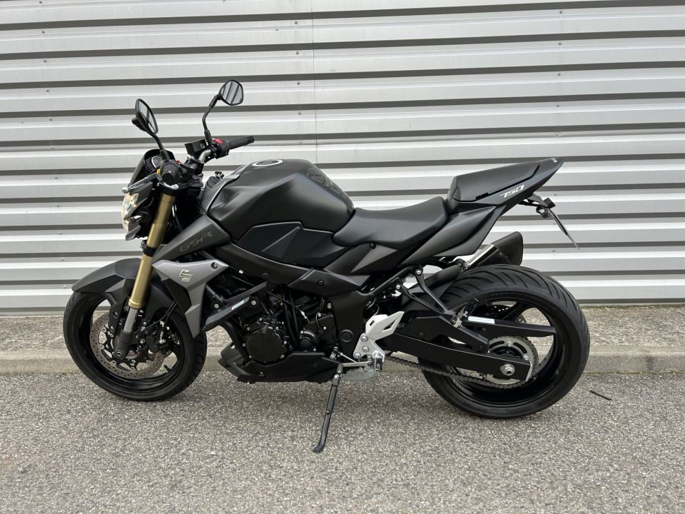 SUZUKI GSR 750 ABS 4