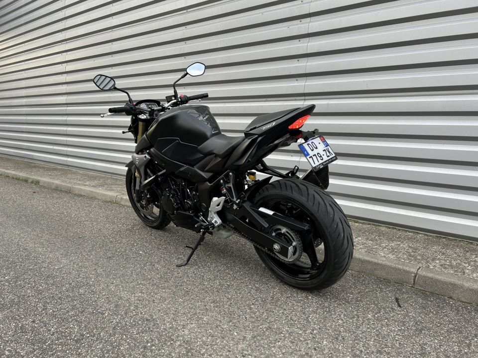 SUZUKI GSR 750 ABS 4
