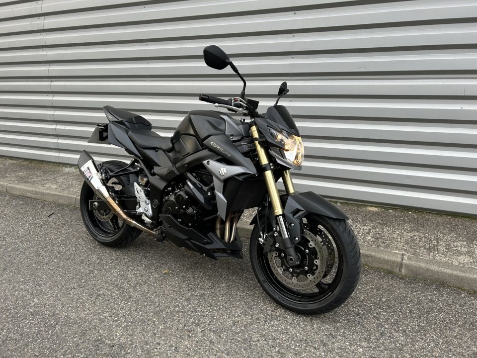 SUZUKI GSR 750 ABS 4