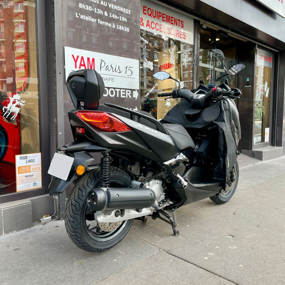 YAMAHA XMAX 125 4