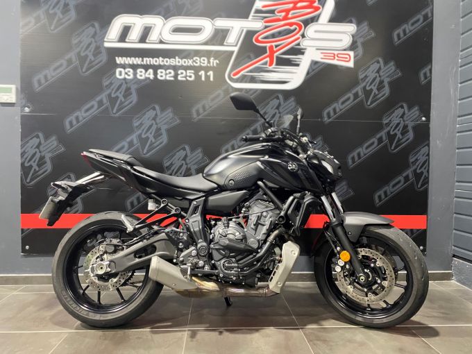 YAMAHA MT-07 4