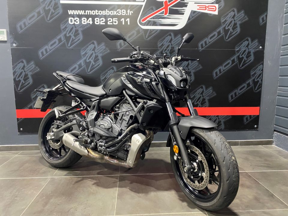 YAMAHA MT-07 4