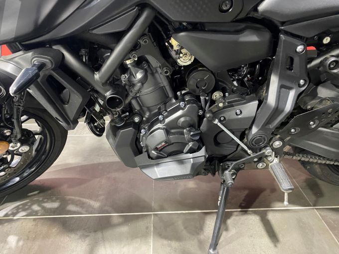 YAMAHA MT-07 4