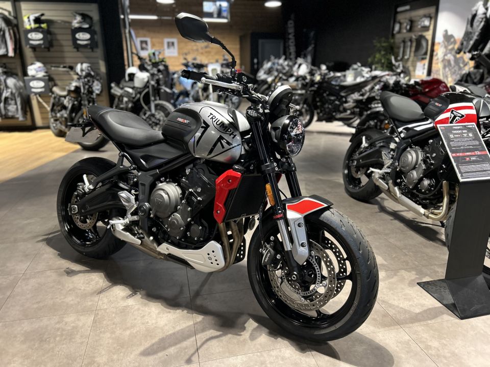 TRIUMPH TRIDENT 660 4