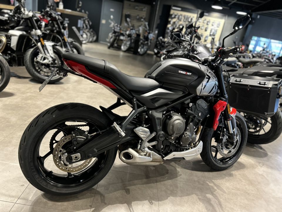 TRIUMPH TRIDENT 660 4