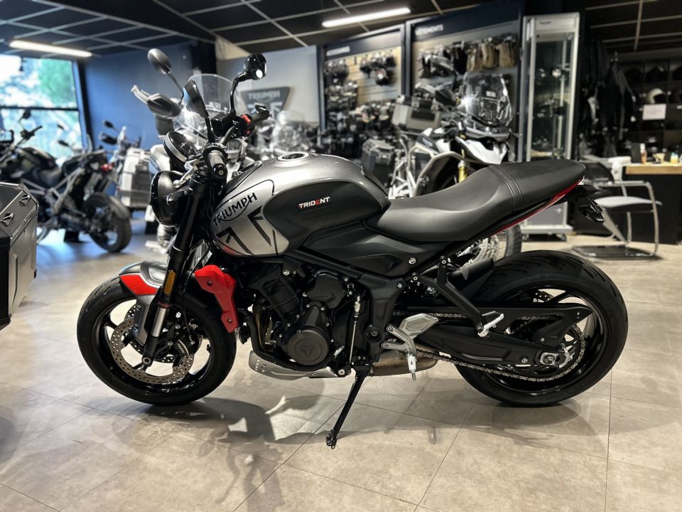 TRIUMPH TRIDENT 660 4