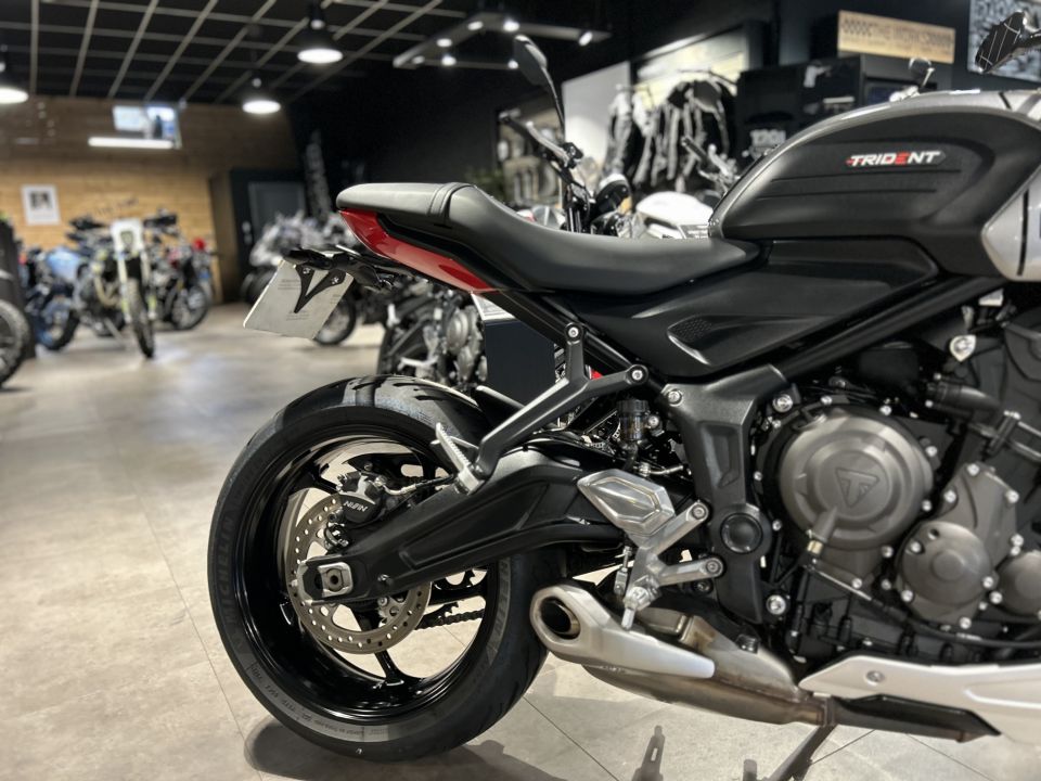 TRIUMPH TRIDENT 660 4